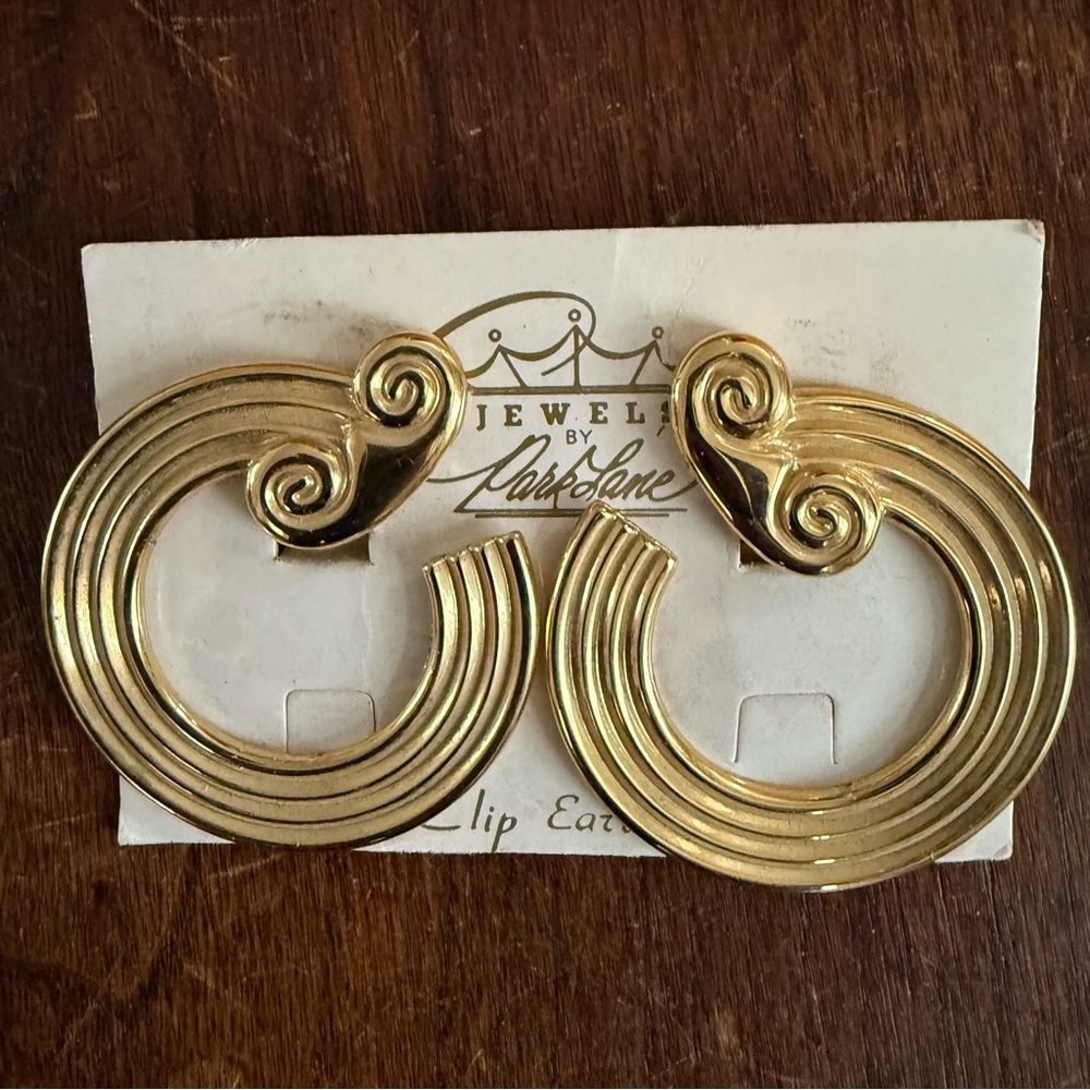 VTG PARK LANE Gold Tone Curved Column Clip On Earring Neoclassical Women Jewelry